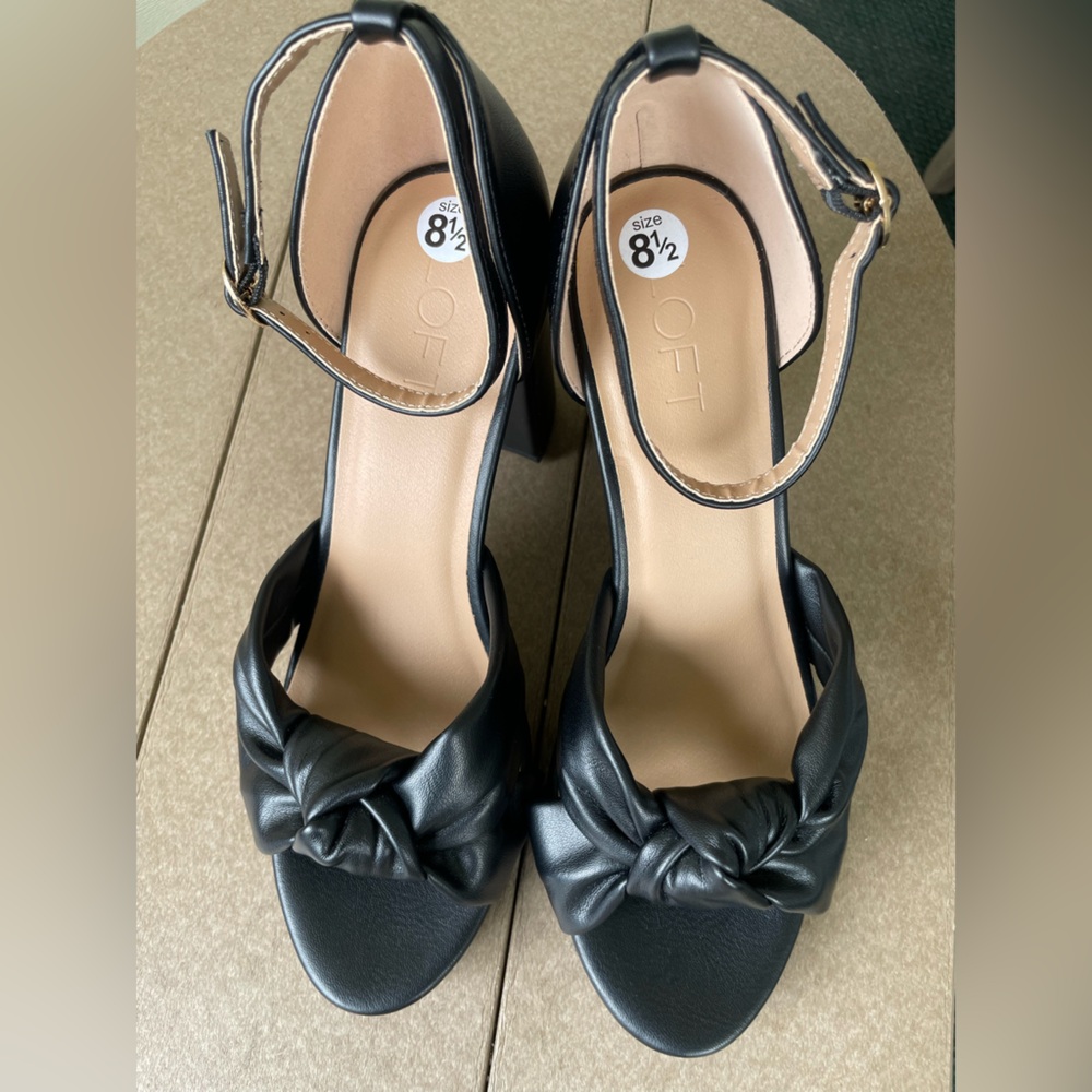 Loft Women’s Black Knot Front Block Heel sandals size 8.5